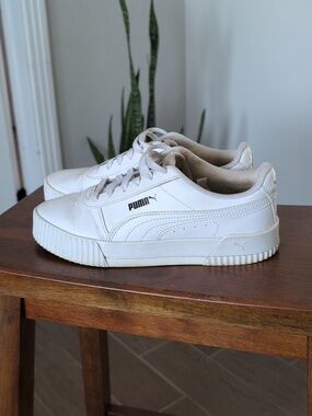 Puma carina White Leather Sneakers 6.5